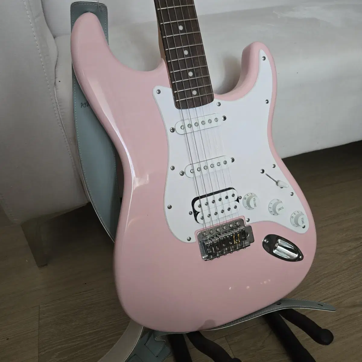 스콰이어 squier 스트라토캐스터 (불렛) 쉘핑크 일렉기타